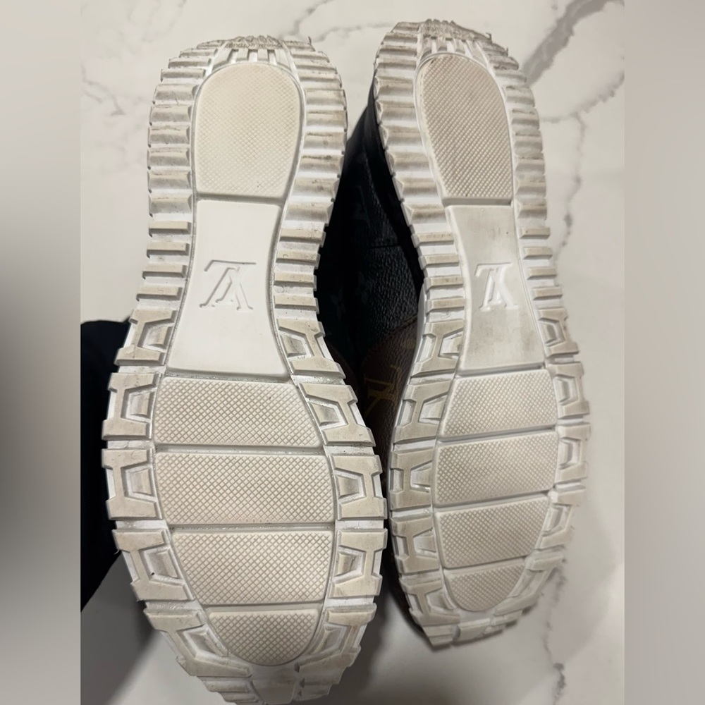 💯 Authentic LOUIS VUITTON Run Away Sneakers Monogram Size (6 Men) Multi Colors - Picture 7 of 8